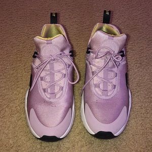 Nike Air Huarache City Move Plum Chalk Size 8.5